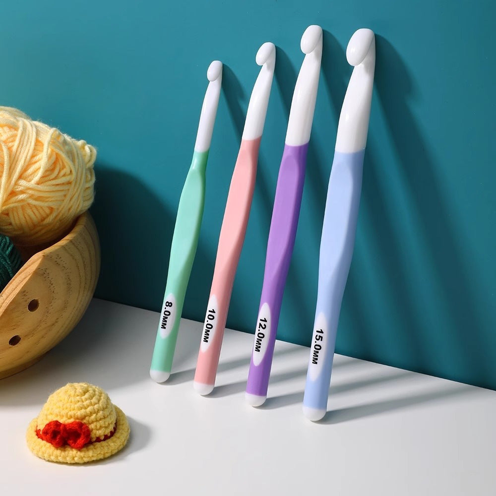 4PCS Large Sizes Crochet Hooks 8mm, 10mm, 12mm, 15mm Rubber Handle Crochet Hook Set